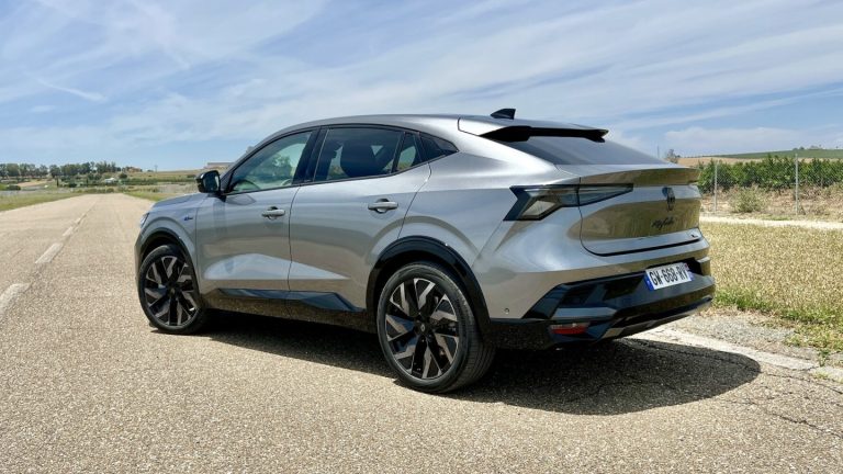 Eigentümer nutzen die besten Hybridautos und örtliche Autoteile für höchsten Wert
