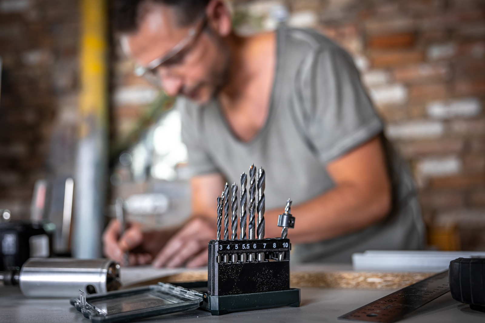 How a Magnetic Bit Holder Improves Efficiency on the Job